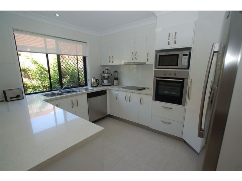 40 Pine Valley Drive, Varsity Lakes QLD 4227