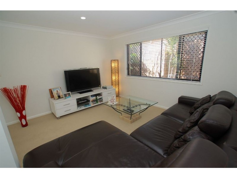 40 Pine Valley Drive, Varsity Lakes QLD 4227