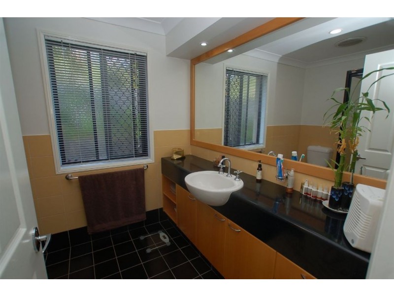 40 Pine Valley Drive, Varsity Lakes QLD 4227