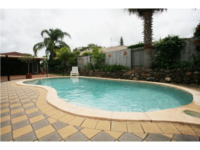 4 Carnoustie Court, Robina QLD 4226