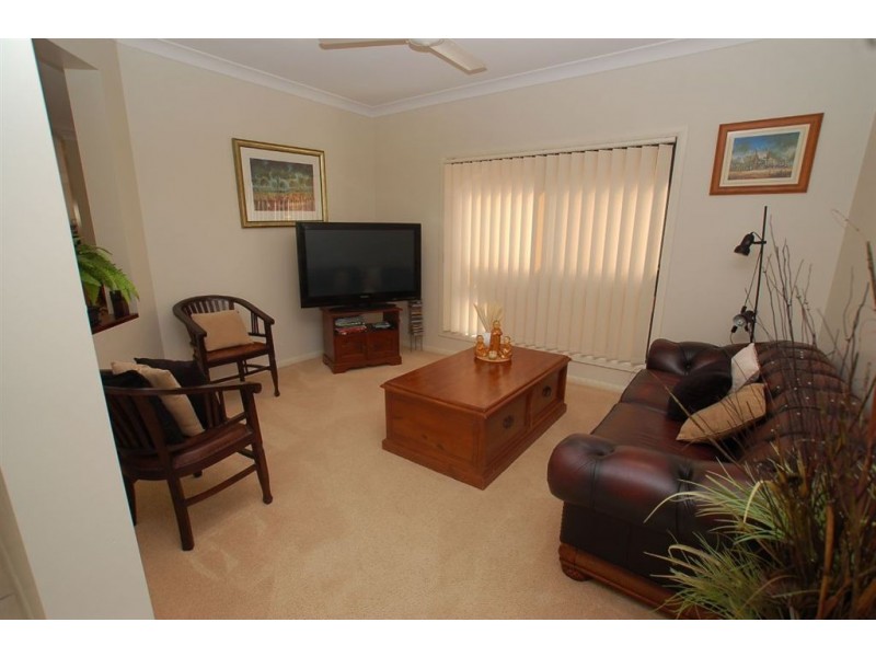 13 Campelles Av, Varsity Lakes QLD 4227