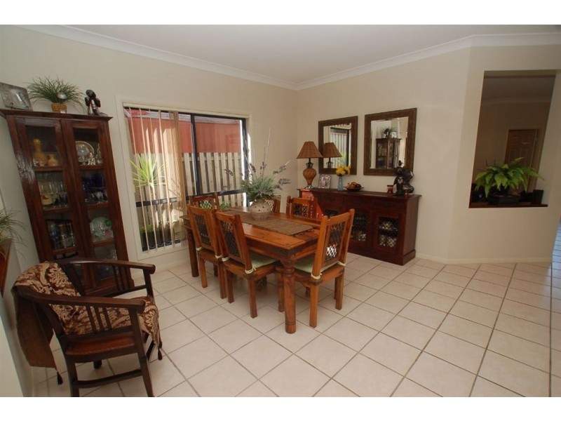 13 Campelles Av, Varsity Lakes QLD 4227