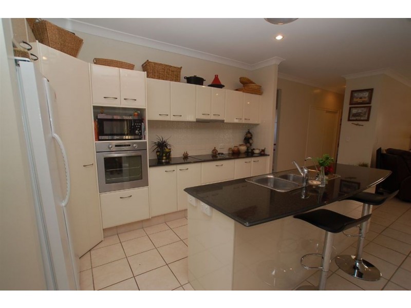 13 Campelles Av, Varsity Lakes QLD 4227