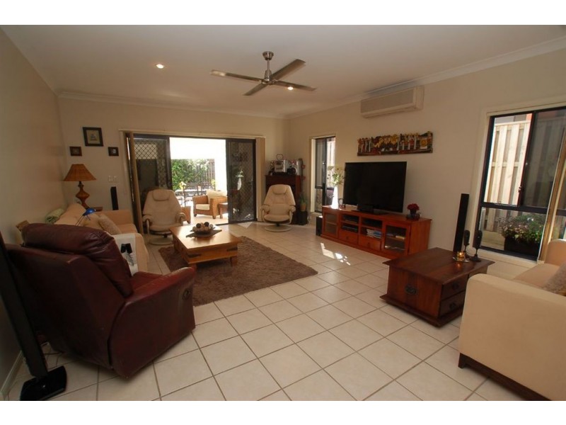 13 Campelles Av, Varsity Lakes QLD 4227