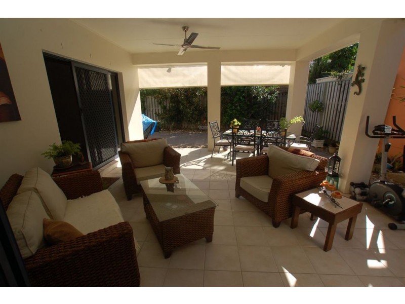 13 Campelles Av, Varsity Lakes QLD 4227