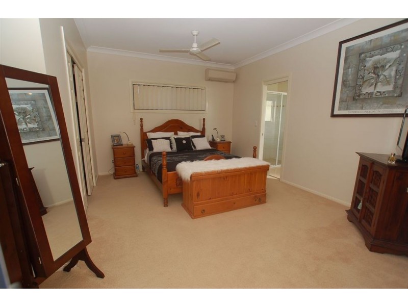 13 Campelles Av, Varsity Lakes QLD 4227