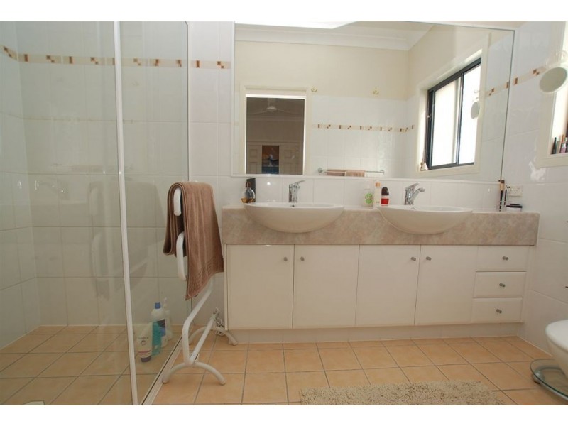 13 Campelles Av, Varsity Lakes QLD 4227