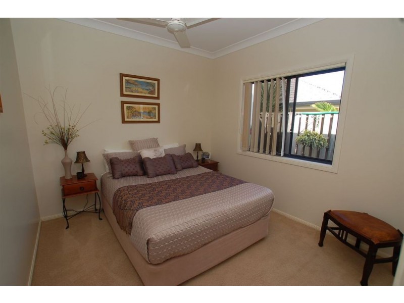 13 Campelles Av, Varsity Lakes QLD 4227