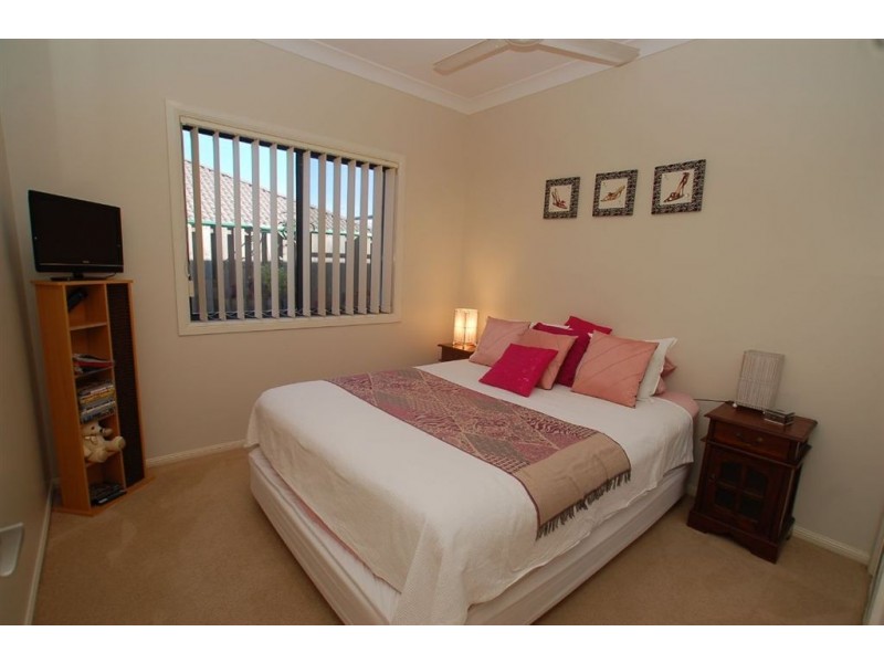 13 Campelles Av, Varsity Lakes QLD 4227