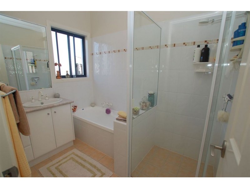13 Campelles Av, Varsity Lakes QLD 4227