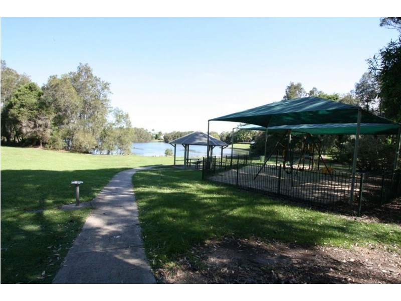 8 Beauty Point Drive, Robina QLD 4226