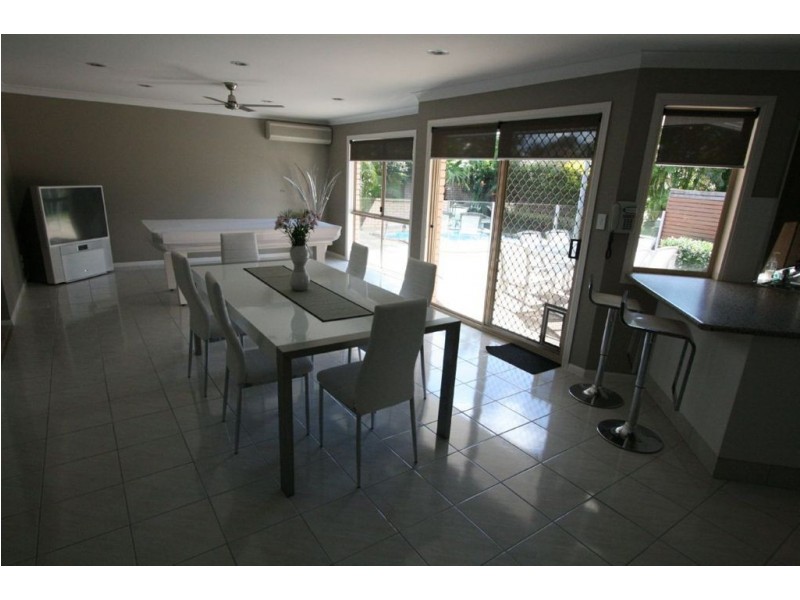 119 Santa Cruz Boulevard, Clear Island Waters QLD 4226