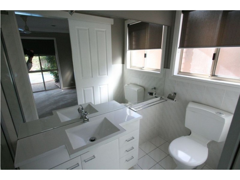 119 Santa Cruz Boulevard, Clear Island Waters QLD 4226