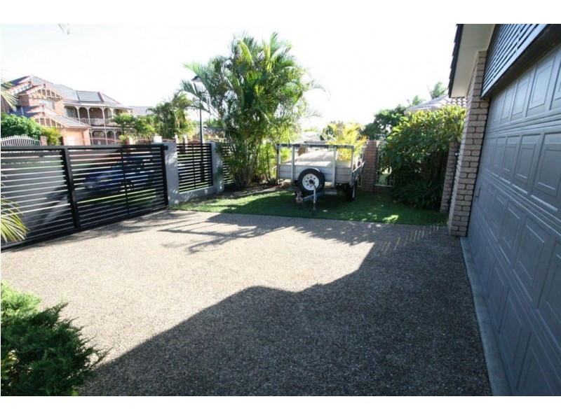 119 Santa Cruz Boulevard, Clear Island Waters QLD 4226