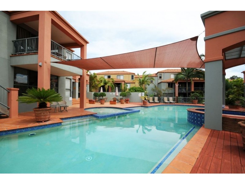 5/20 Fairway Drive, Clear Island Waters QLD 4226