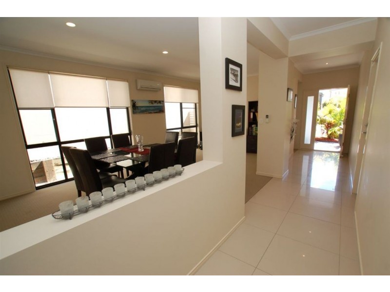 33 Campelles Avenue, Varsity Lakes QLD 4227