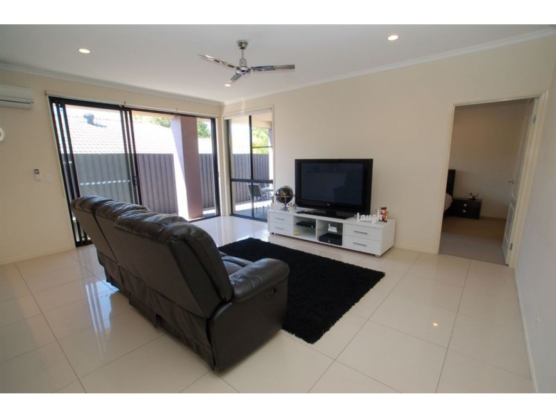 33 Campelles Avenue, Varsity Lakes QLD 4227