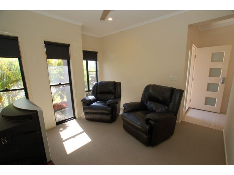 33 Campelles Avenue, Varsity Lakes QLD 4227