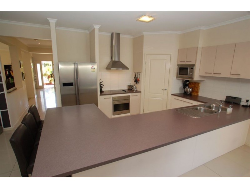 33 Campelles Avenue, Varsity Lakes QLD 4227