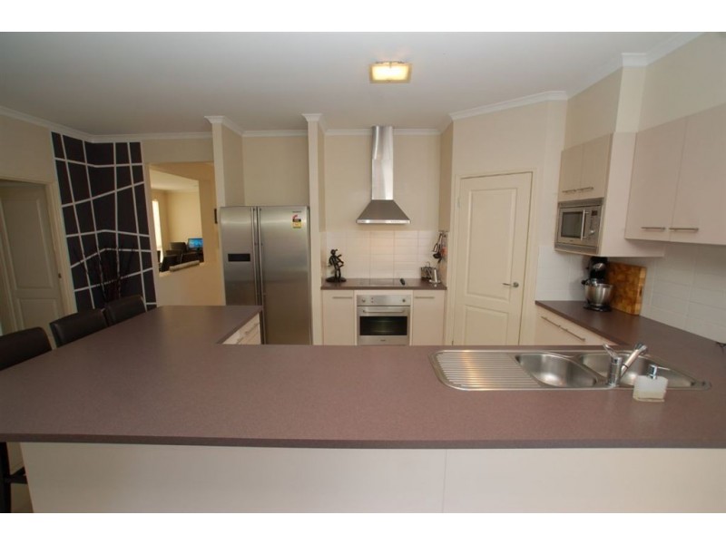 33 Campelles Avenue, Varsity Lakes QLD 4227