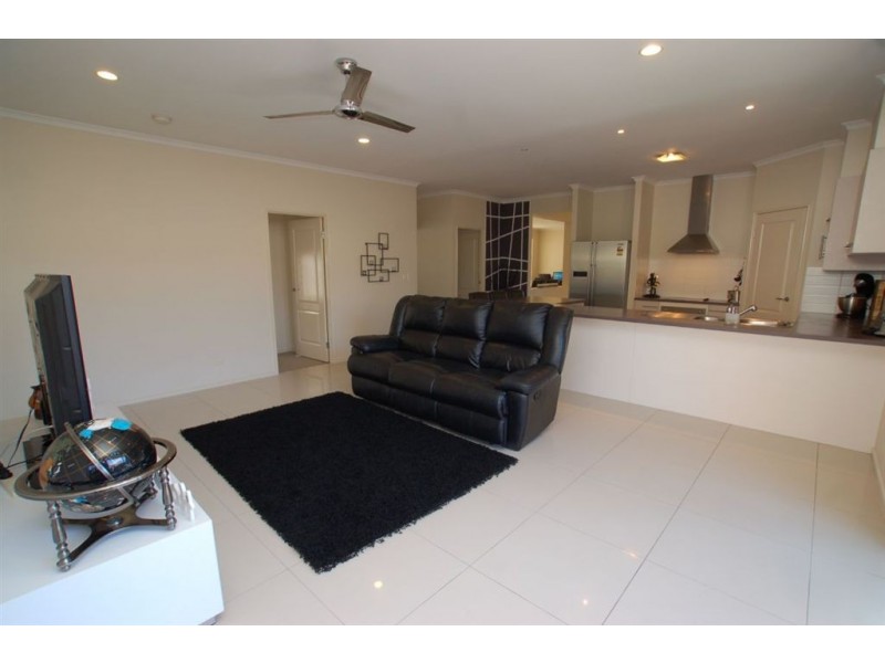 33 Campelles Avenue, Varsity Lakes QLD 4227