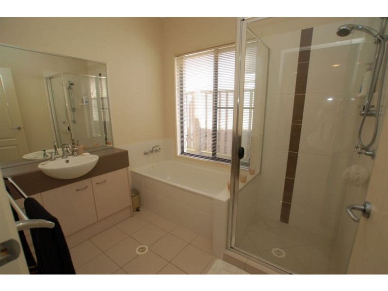 33 Campelles Avenue, Varsity Lakes QLD 4227