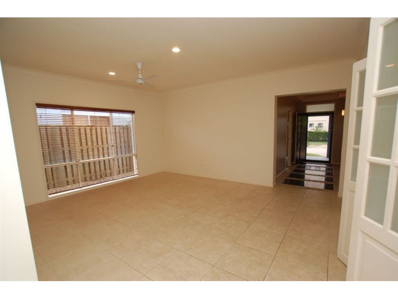 3 Rafael Place, Varsity Lakes QLD 4227