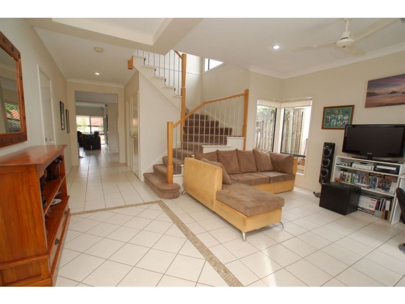 10 Majorca Cr, Varsity Lakes QLD 4227