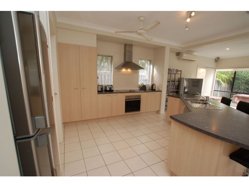 10 Majorca Cr, Varsity Lakes QLD 4227