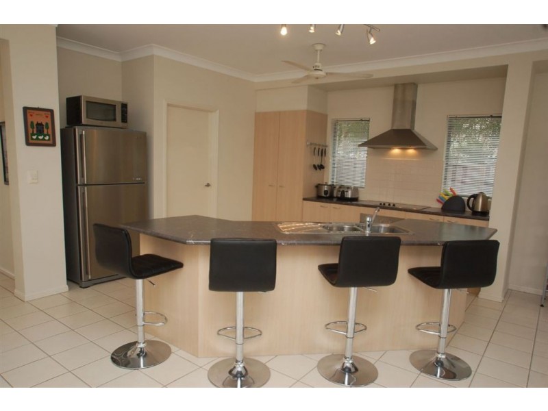 10 Majorca Cr, Varsity Lakes QLD 4227