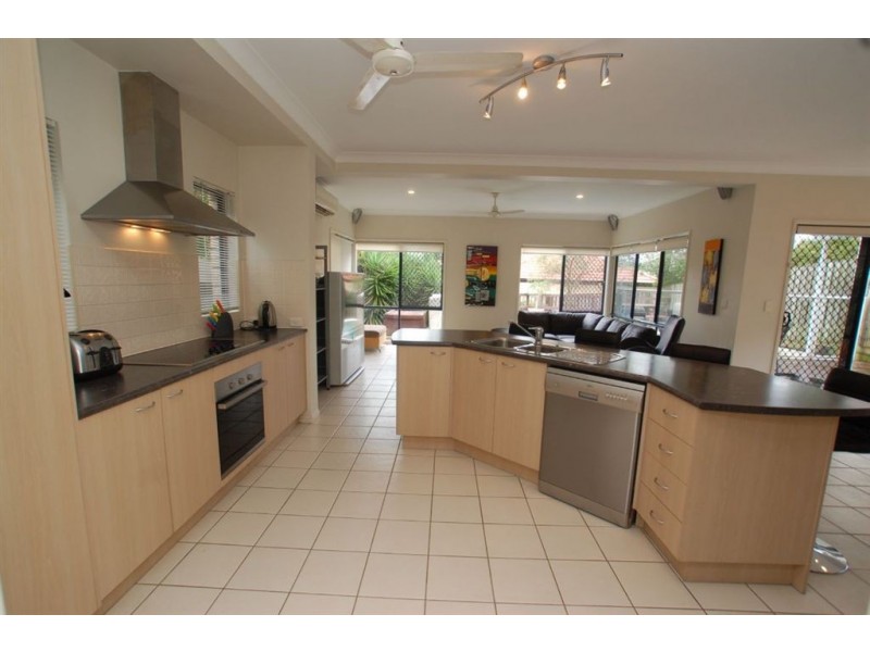 10 Majorca Cr, Varsity Lakes QLD 4227