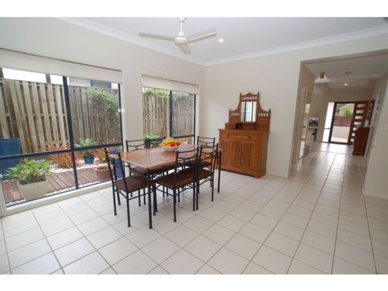 10 Majorca Cr, Varsity Lakes QLD 4227