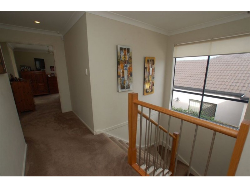 10 Majorca Cr, Varsity Lakes QLD 4227