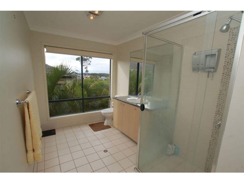 10 Majorca Cr, Varsity Lakes QLD 4227