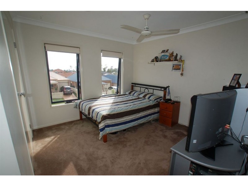 10 Majorca Cr, Varsity Lakes QLD 4227