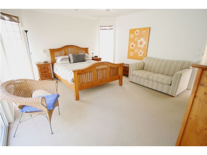 16 Federal Place, Robina QLD 4226