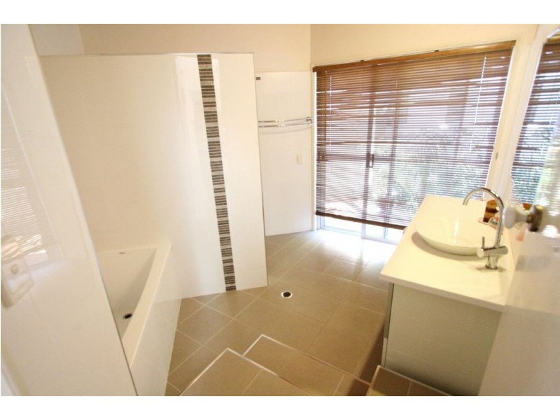 16 Federal Place, Robina QLD 4226