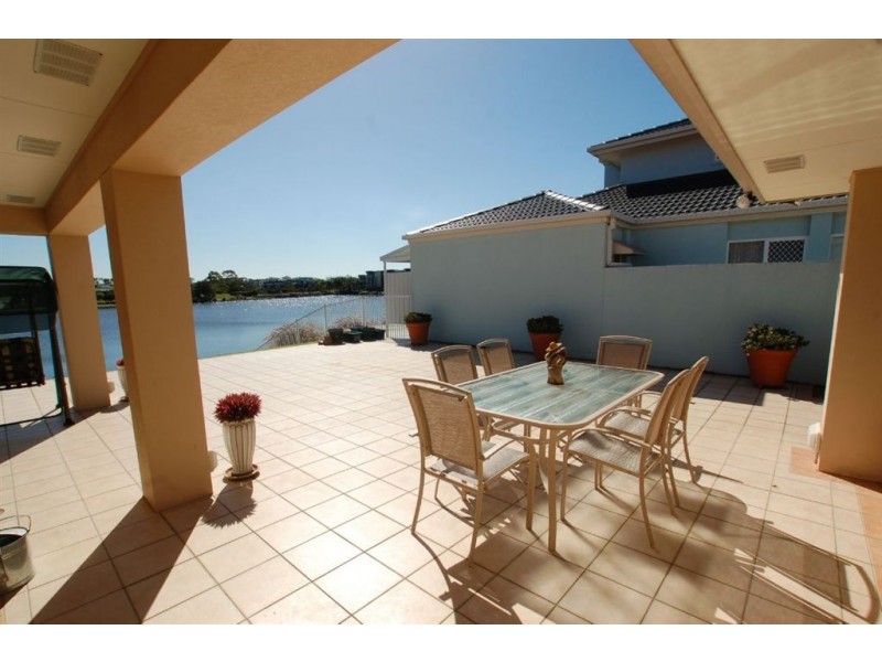 8 Vanderbilt Court, Varsity Lakes QLD 4227