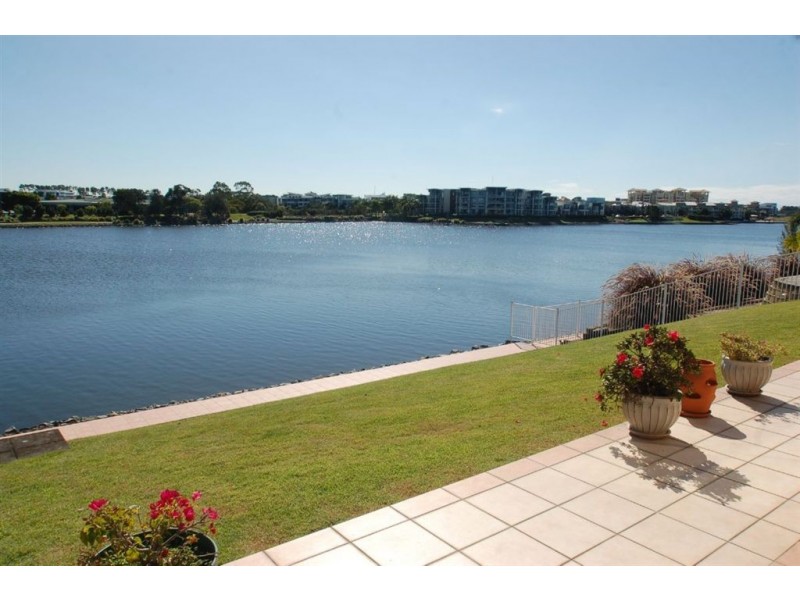 8 Vanderbilt Court, Varsity Lakes QLD 4227