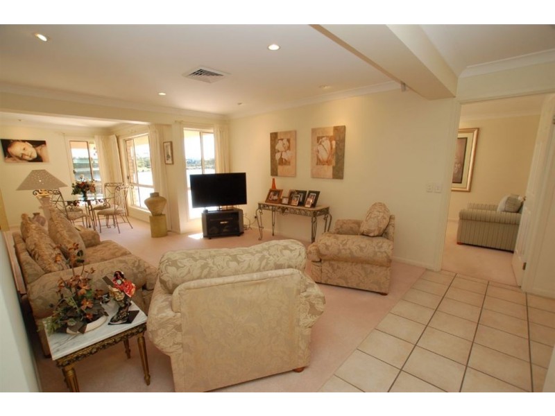 8 Vanderbilt Court, Varsity Lakes QLD 4227