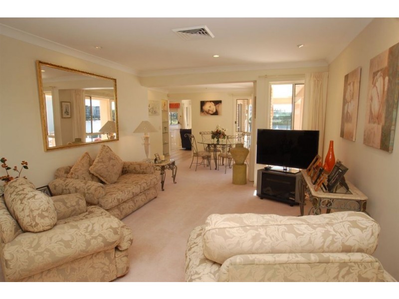 8 Vanderbilt Court, Varsity Lakes QLD 4227