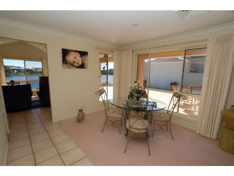 8 Vanderbilt Court, Varsity Lakes QLD 4227