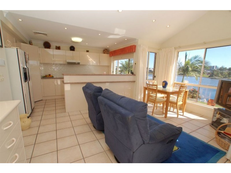 8 Vanderbilt Court, Varsity Lakes QLD 4227