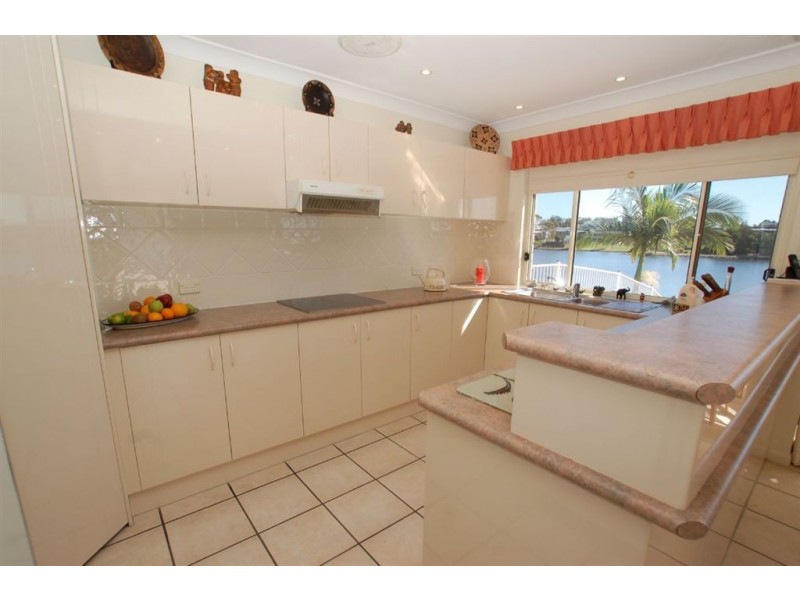 8 Vanderbilt Court, Varsity Lakes QLD 4227