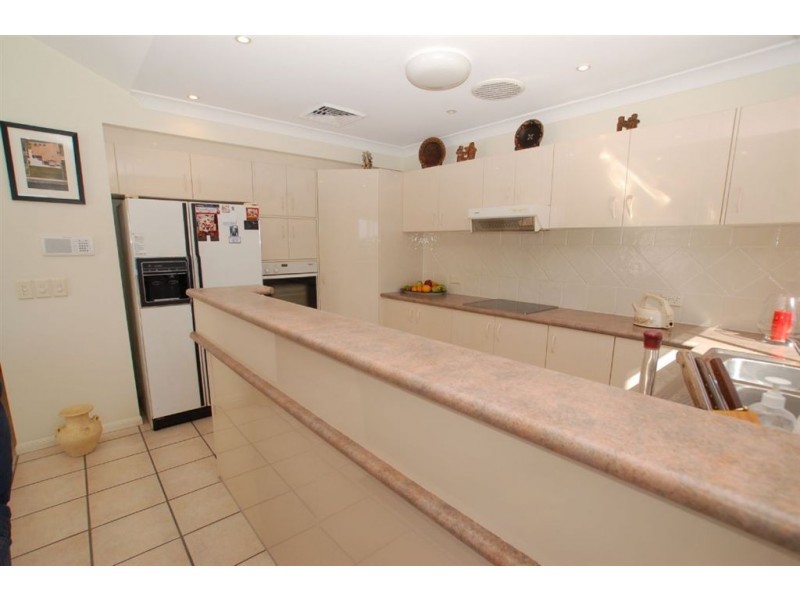 8 Vanderbilt Court, Varsity Lakes QLD 4227