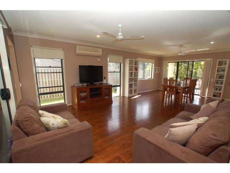 25a Geraldton Drive, Varsity Lakes QLD 4227