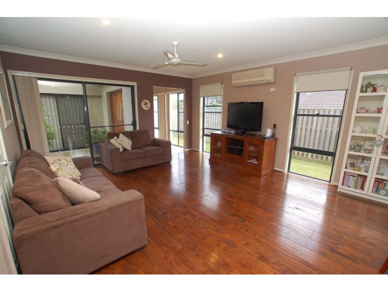 25a Geraldton Drive, Varsity Lakes QLD 4227