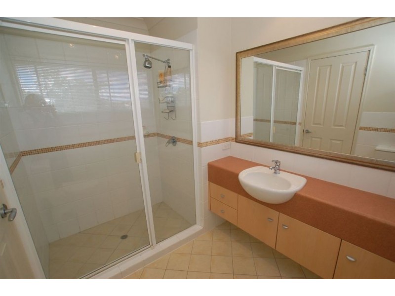 25a Geraldton Drive, Varsity Lakes QLD 4227
