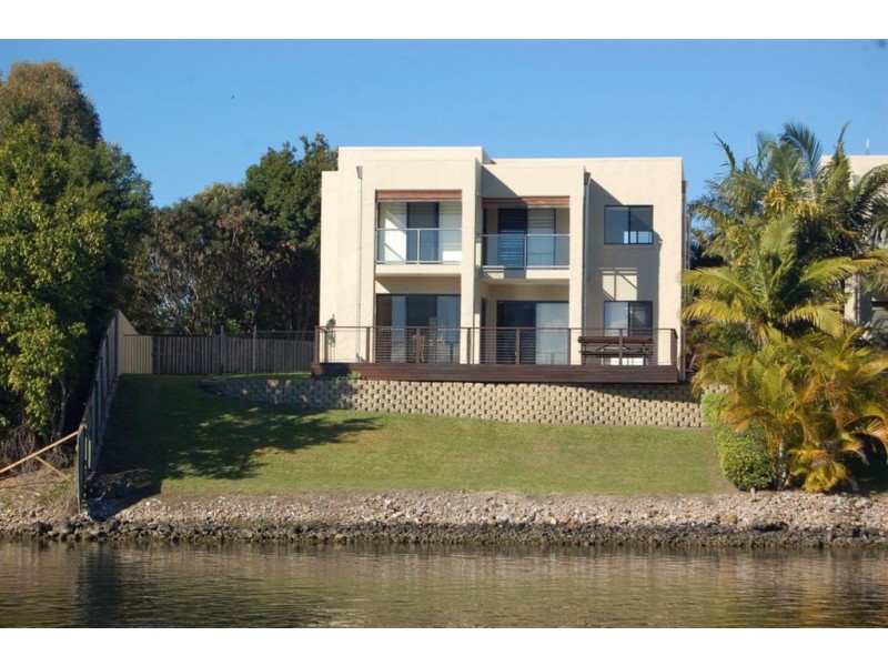 2/1 Northwestern Court, Varsity Lakes QLD 4227