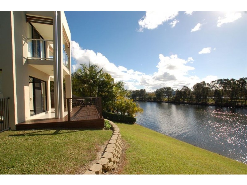 2/1 Northwestern Court, Varsity Lakes QLD 4227
